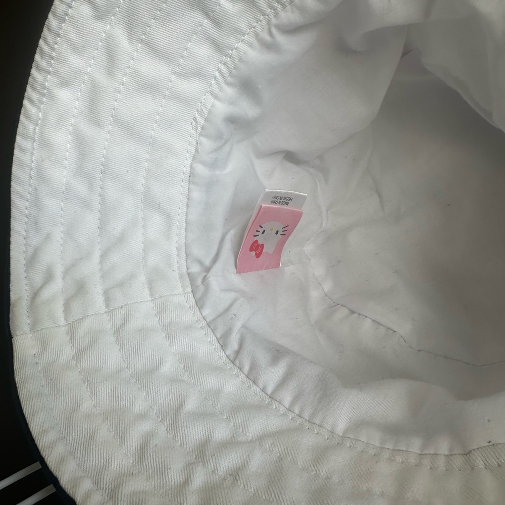 Hello Kitty Bucket Hat - Picture 6 of 11